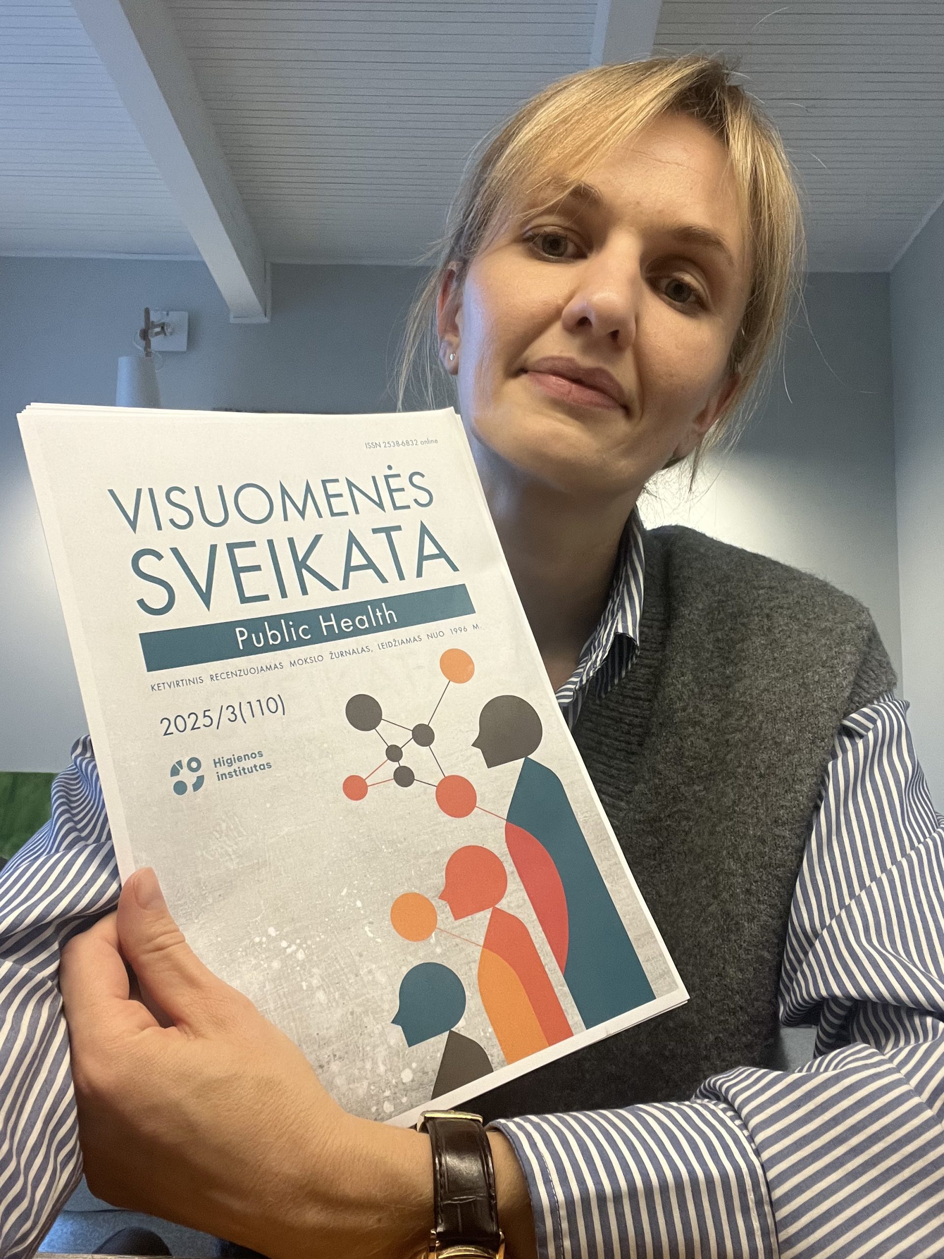 Parengtas mokslinis straipsnis tema: „Artimųjų gyvenančių šalia psichikos negalią turinčio šeimos nario savivokos ypatumai dailės terapijos procese”
