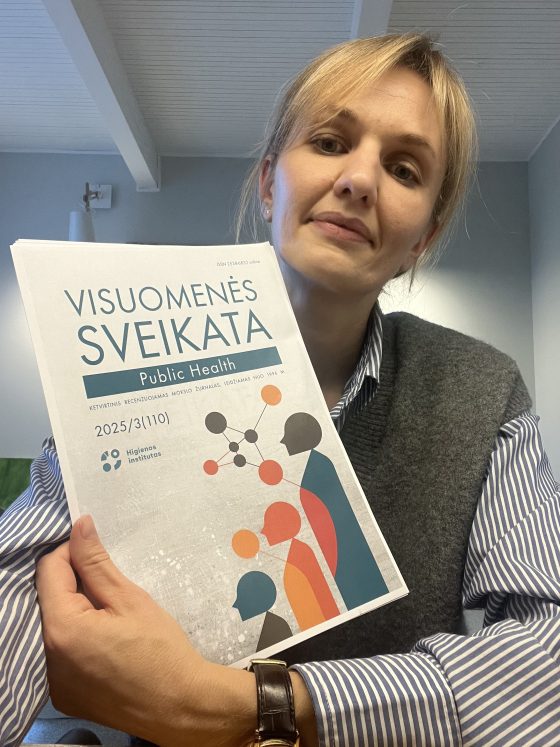 Parengtas mokslinis straipsnis tema: „Artimųjų gyvenančių šalia psichikos negalią turinčio šeimos nario savivokos ypatumai dailės terapijos procese”